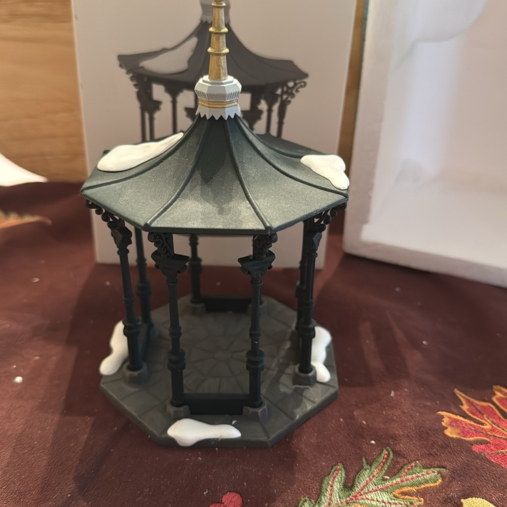 🐈‍⬛ Heritage Village “Town Square Gazebo”